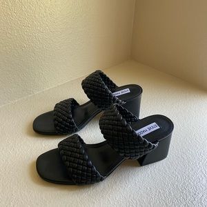 Steve Madden Black Daphnee Sandals — Size 10